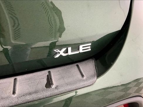 Used 2023 Toyota Highlander XLE image 14