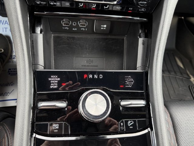 Used 2024 Jeep Grand Cherokee Summit w/ Luxury Tech Group V AWD/4WD image 32