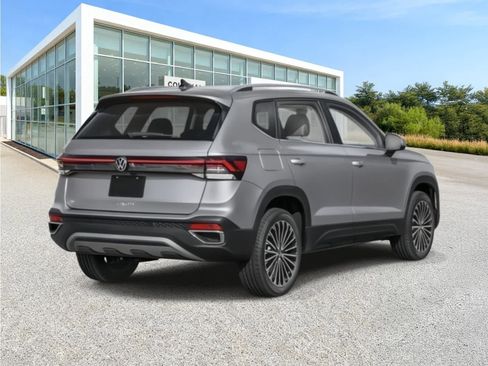New 2026 Volkswagen Taos SE image 5