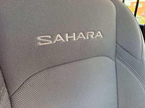 Used 2023 Jeep Wrangler Unlimited Sahara w/ Cold Weather Group AWD/4WD image 10