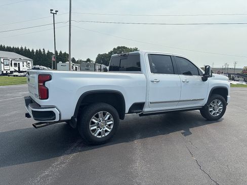 Used 2024 Chevrolet Silverado 3500 High Country w/ High Country Premium Package AWD/4WD image 3