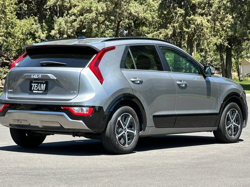 Certified 2025 Kia Niro FWD image 4