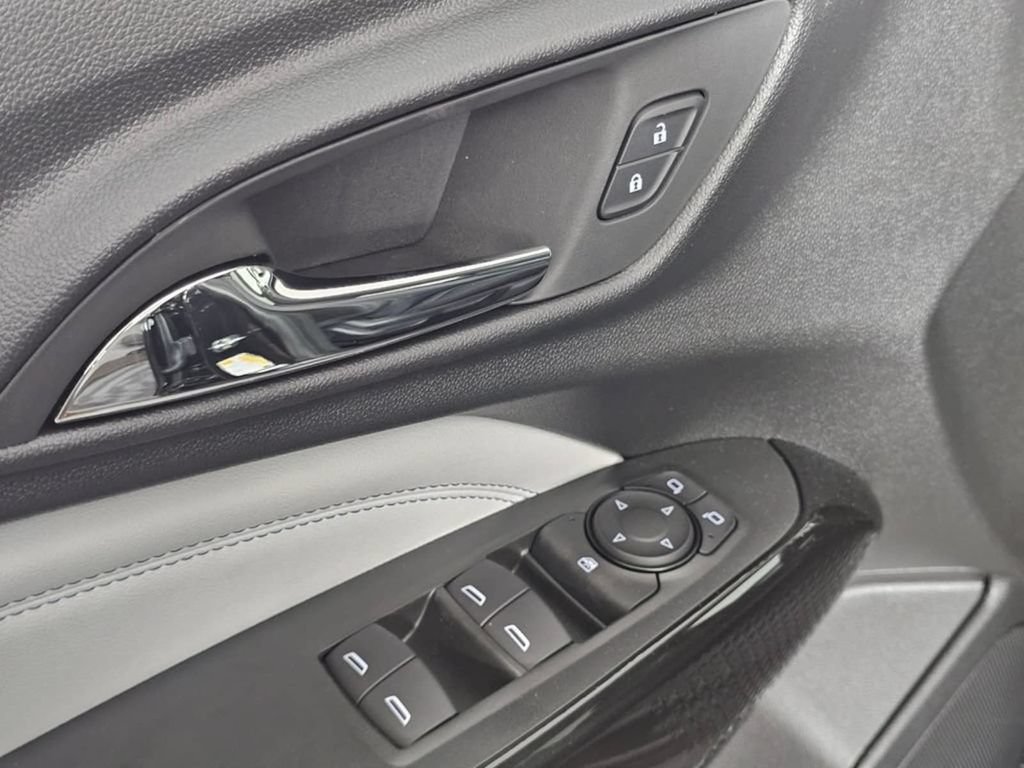 Used 2026 Chevrolet Trax LT w/ LT Convenience Package FWD image 24