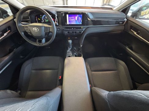Used 2025 Toyota Camry LE image 32