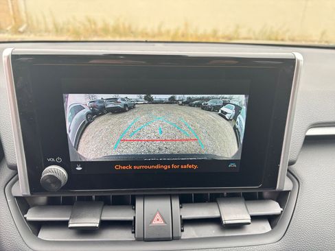 Used 2025 Toyota RAV4 XLE image 17