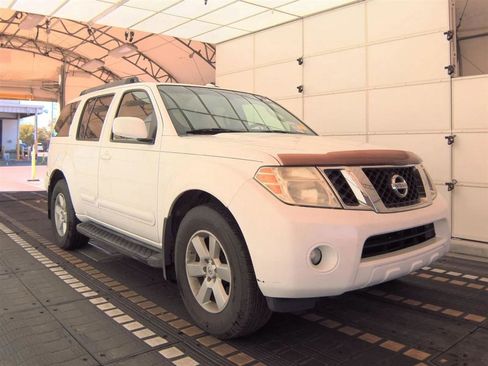 Used 2008 Nissan Pathfinder SE w/ Premium Pkg image 4
