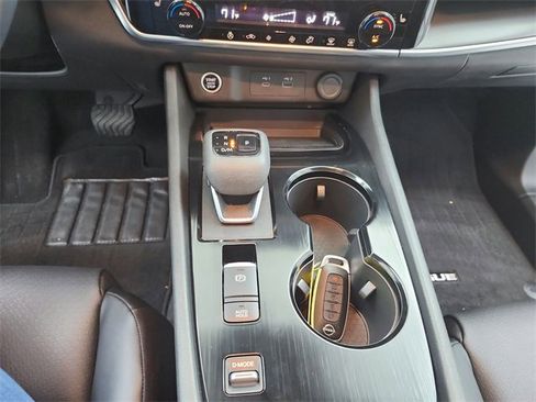 Used 2023 Nissan Rogue SV w/ SV Premium Package image 26