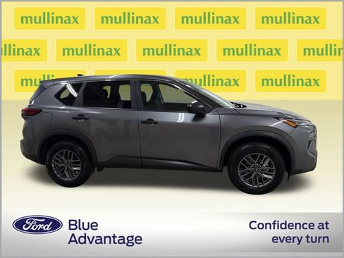 Used 2024 Nissan Rogue S FWD image 2