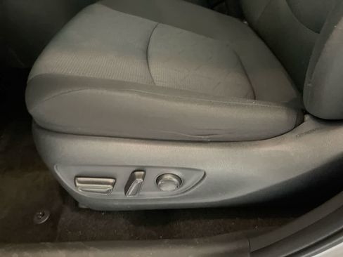 Used 2025 Toyota RAV4 XLE AWD/4WD image 12