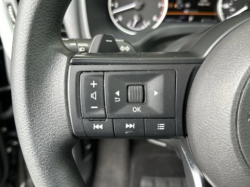 Used 2023 Nissan Rogue S image 19