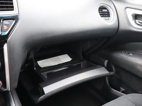 Used 2016 Nissan Pathfinder SV AWD/4WD image 38