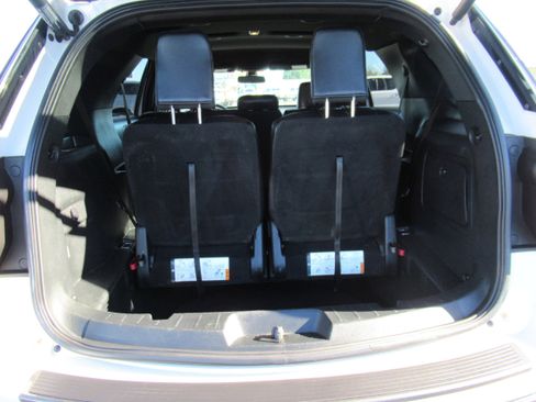 Used 2019 Ford Explorer XLT w/ Equipment Group 202A image 17
