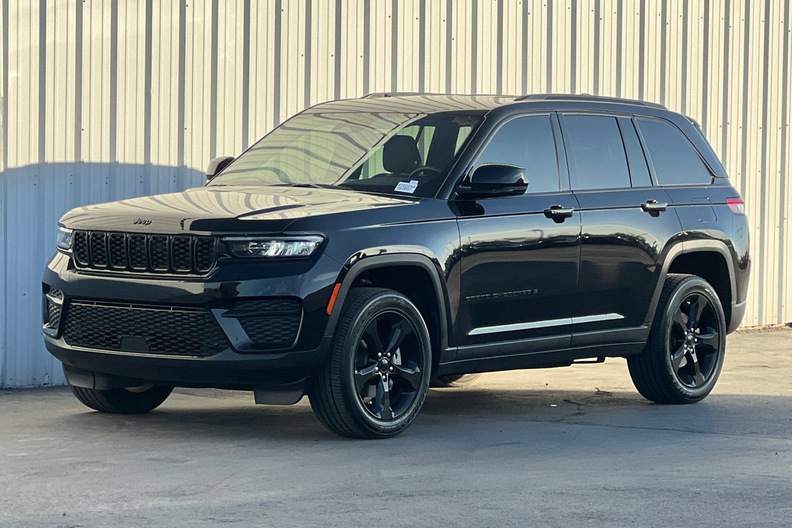 Used 2023 Jeep Grand Cherokee Altitude AWD/4WD image 11