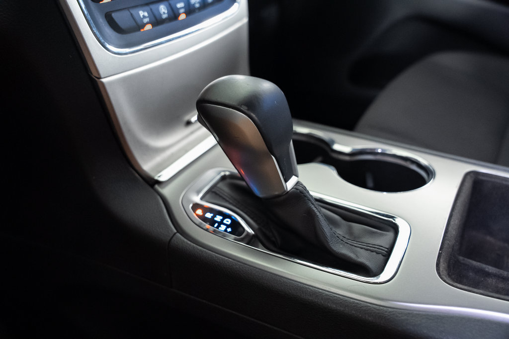 Used 2018 Jeep Grand Cherokee Laredo RWD image 35