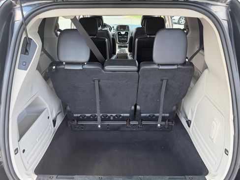 Used 2014 Chrysler Town & Country Touring-L w/ Driver Convenience Group FWD image 26