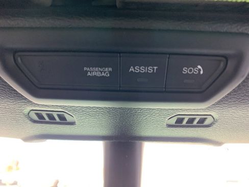 Used 2019 Jeep Wrangler Unlimited Sahara w/ Uconnect 4C Nav & Sound Group image 28