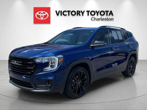 Used 2022 GMC Terrain SLT w/ Infotainment Package II AWD/4WD image 1