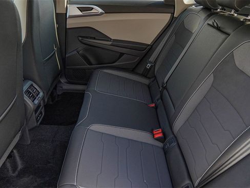 New 2026 Volkswagen Taos SE image 22
