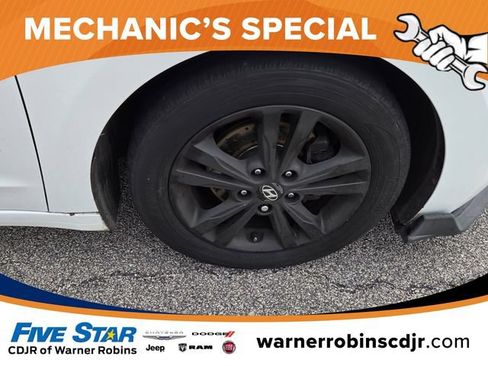 Used 2017 Hyundai Elantra SE FWD image 17