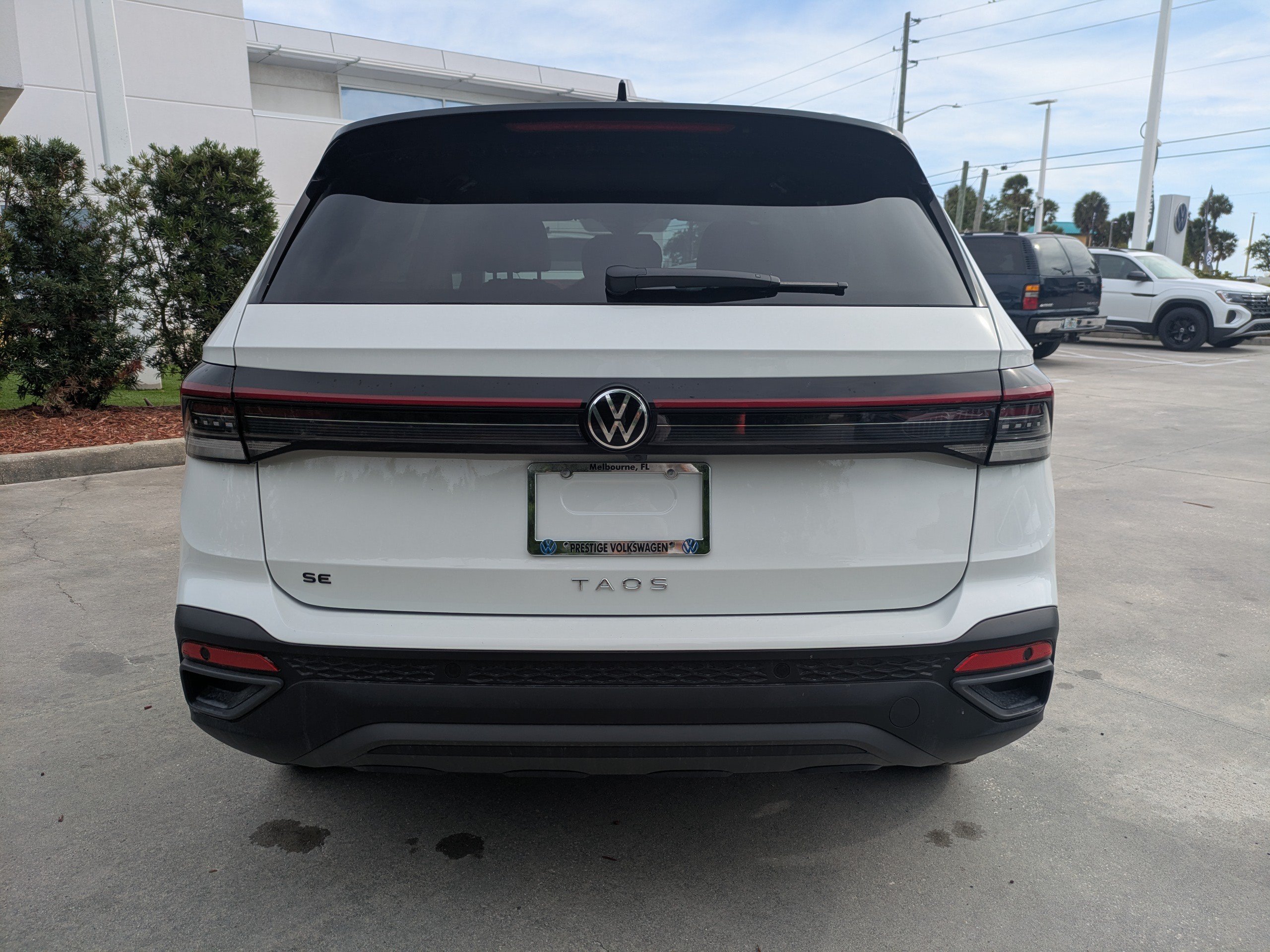 New 2026 Volkswagen Taos SE FWD image 5