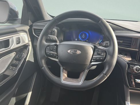 Certified 2023 Ford Explorer Platinum w/ Technology Package AWD/4WD image 40
