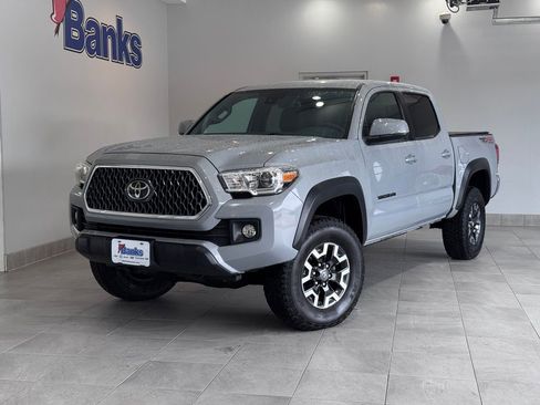 Used 2019 Toyota Tacoma TRD Off-Road image 2