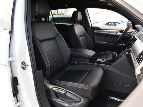 Certified 2023 Volkswagen Atlas Cross Sport SE w/ Panoramic Sunroof Package FWD image 20