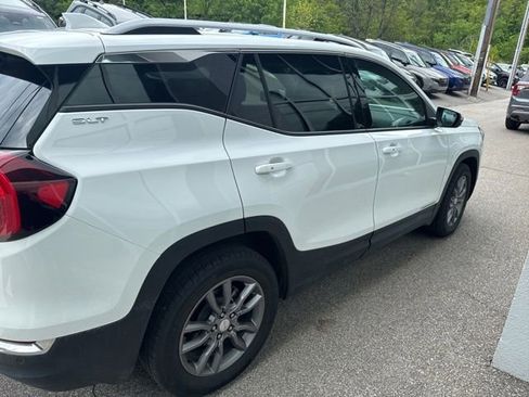 Used 2024 GMC Terrain SLT w/ LPO, Floor Liner Package AWD/4WD image 8