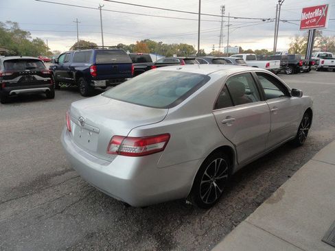 Used 2011 Toyota Camry image 4