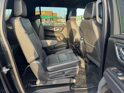 Used 2023 Chevrolet Suburban Premier image 14