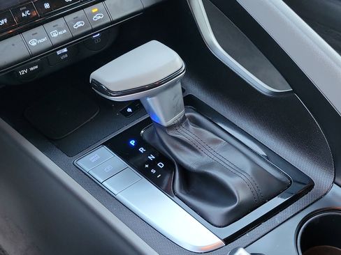 Certified 2025 Hyundai Elantra Sport image 13