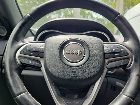 Used 2018 Jeep Grand Cherokee Laredo RWD image 18