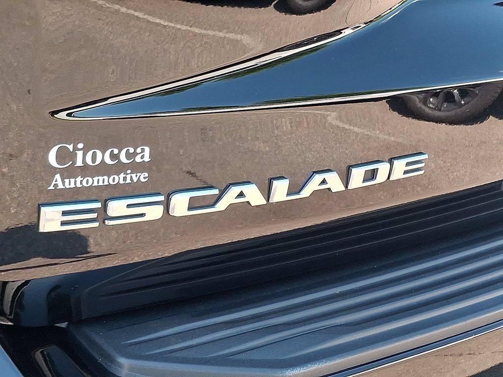 Used 2024 Cadillac Escalade Premium Luxury w/ Performance Package AWD/4WD image 31