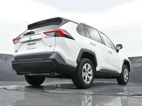 Used 2022 Toyota RAV4 LE image 11