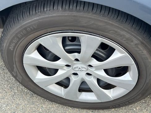 Used 2021 Toyota Corolla LE image 14