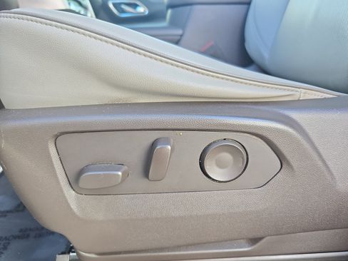 Used 2023 GMC Yukon SLT image 26