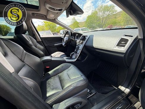 Used 2017 Volvo XC60 T5 Dynamic w/ Preferred Option Package image 16