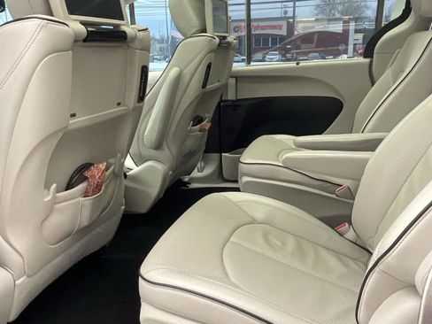 Used 2018 Chrysler Pacifica Limited w/ Advanced Safetytec Group image 25
