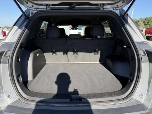 Used 2026 Chevrolet Equinox LT AWD/4WD image 8