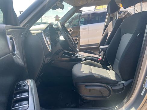 Used 2023 Kia Soul LX w/ LX Technology Package FWD image 13