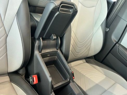 New 2026 Volkswagen Tiguan SE R-Line FWD image 37