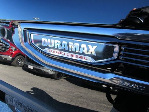 Used 2024 GMC Sierra 1500 AT4 w/ Technology Package image 9