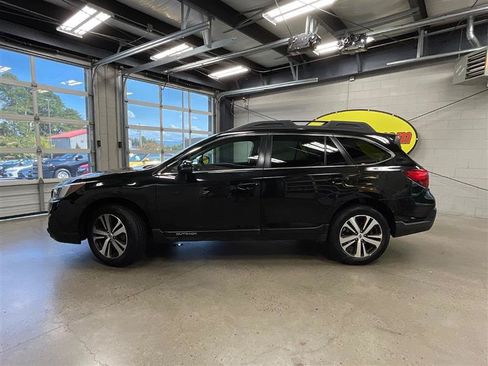 Used 2018 Subaru Outback 2.5i Limited AWD/4WD image 2