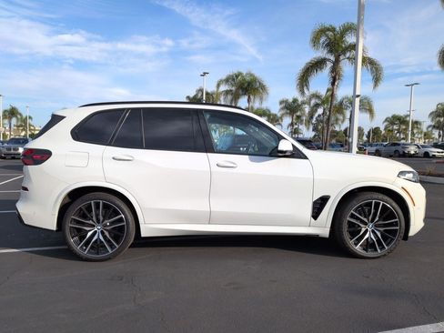 Used 2024 BMW X5 xDrive40i w/ M Sport Package image 11