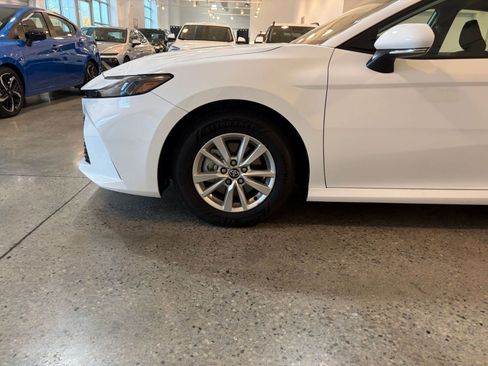Used 2025 Toyota Camry LE image 29