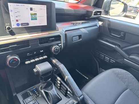 Certified 2025 Toyota Tacoma SR5 AWD/4WD image 27