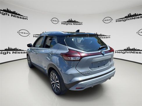 Used 2021 Nissan Kicks SV FWD image 3