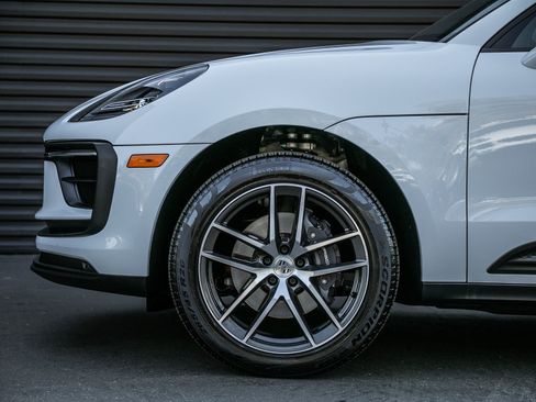Certified 2025 Porsche Macan image 16