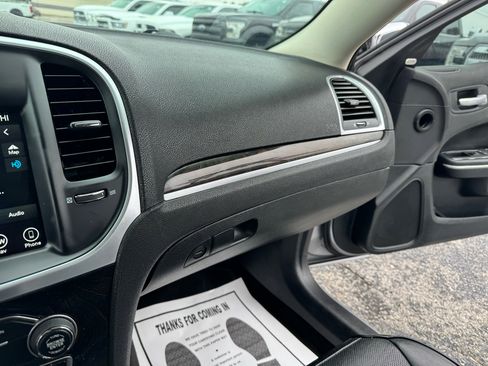 Used 2017 Chrysler 300 C image 14