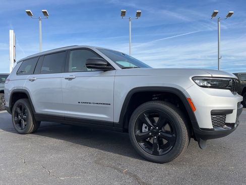 New 2025 Jeep Grand Cherokee L Altitude image 47